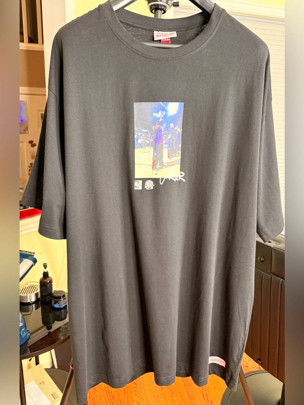 Gorgeous Mitchell & Ness Black Short-Sleeve
Tee with VC Full-Color Court Photo!!
